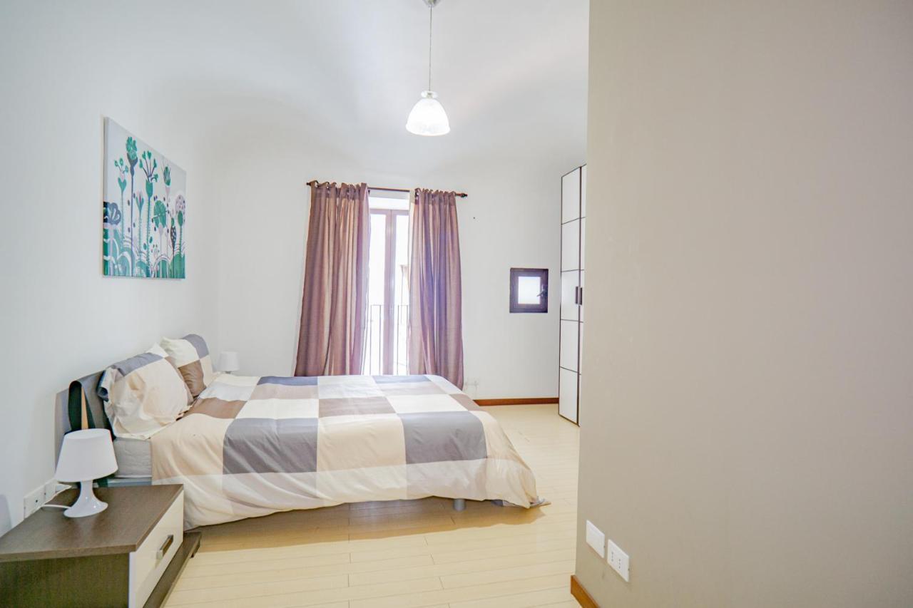 Castle Living Apartment Catania Bagian luar foto